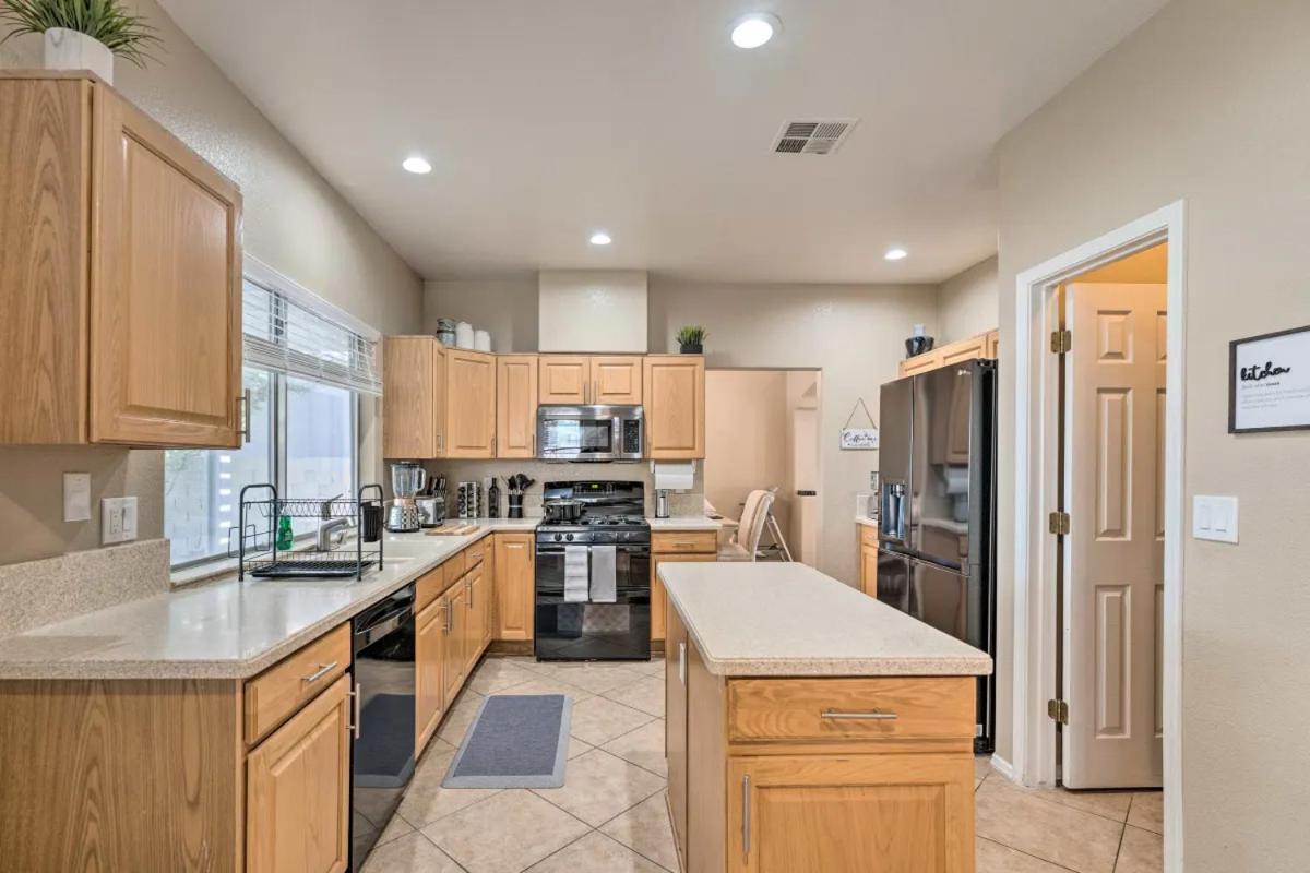 A Beautiful House With Hot Tub, Grill & Games! Villa Las Vegas Exteriör bild